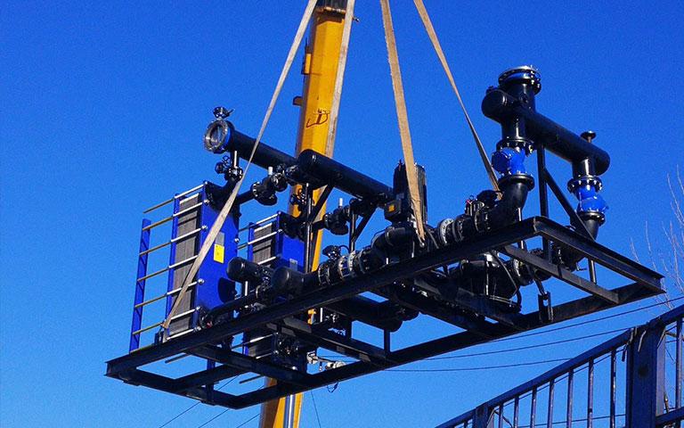 北京某物業(yè)換熱站吊裝現(xiàn)場